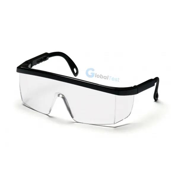 Lunette avec oculaire et protection latérale dans une seule pièce – Conçue pour offrir une protection oculaire optimale, cette lunette est fabriquée en une seule pièce, assurant légèreté et résistance. Son design enveloppant couvre efficacement la zone frontale et les côtés du visage, protégeant contre les éclaboussures, poussières et particules volantes. L'oculaire en polycarbonate intègre un traitement anti-rayures et antibuée, garantissant une vision claire même en milieu humide ou poussiéreux. Idéale pour les environnements industriels, chantiers de construction et ateliers exposés à des projections