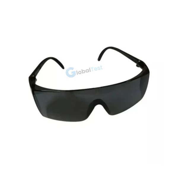 Lunette de protection intégrale avec oculaire en polycarbonate traité antibuée et antirayures, offrant une protection latérale continue et conforme à la norme EN 166.